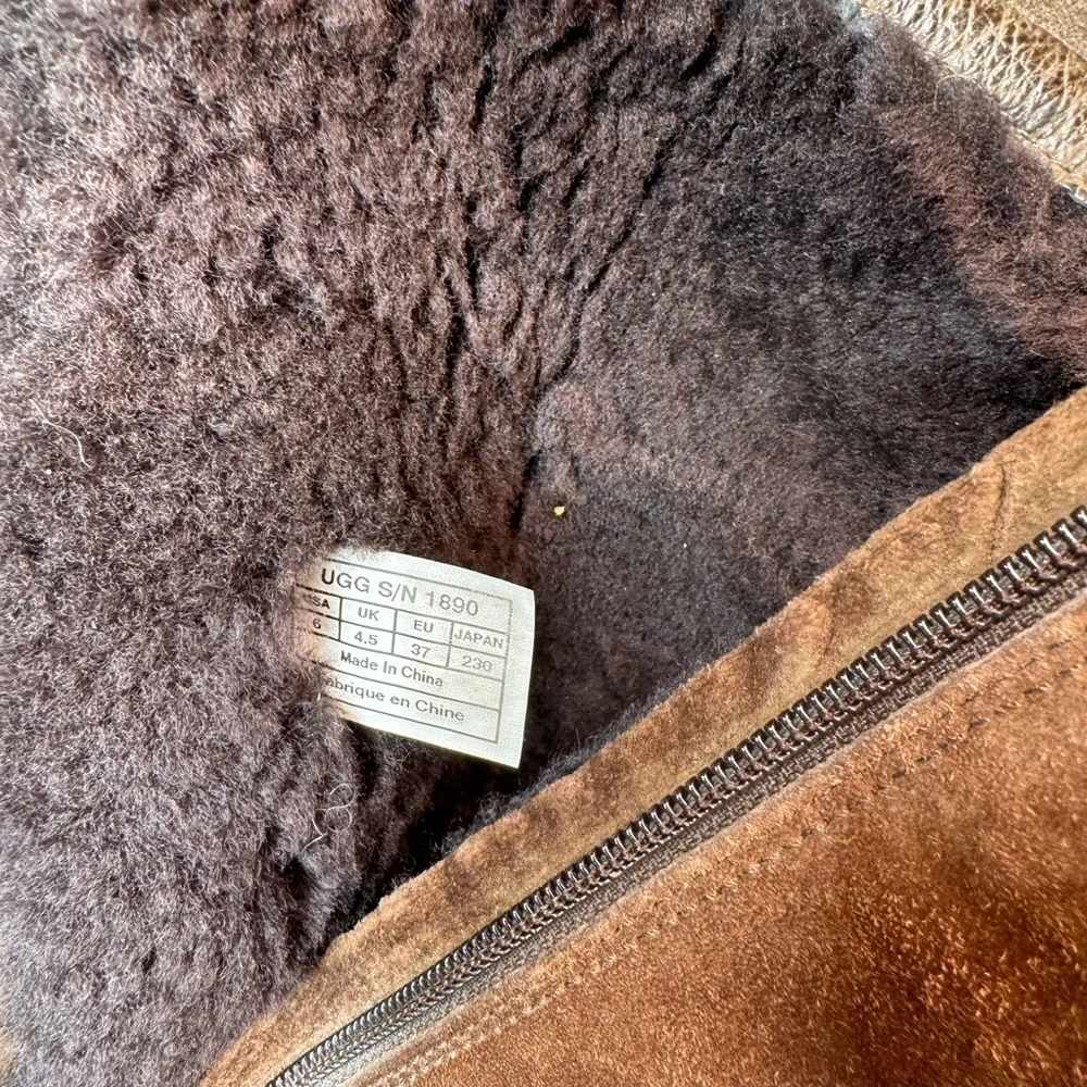 Ugg Boots Style 1890 Mid Calf Suede Sheepskin Brown Size 6 FLAW